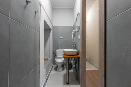 a bathroom with a sink and a toilet at SEITAN PAZAR (Olive/Akrokeramos) in Preveza