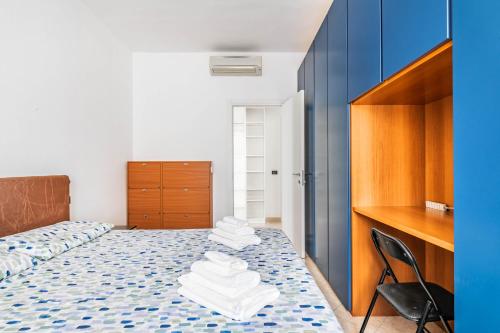 a bedroom with a bed and a desk and a chair at Milan - Bocconi e Navigli - Spacious 3BR Apartment 95 m - Free Parking in Milan
