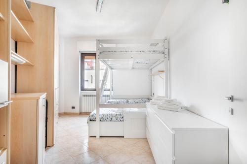 Palanda nebo palandy na pokoji v ubytování Appartamento Trilocale 95mq Milano - Bocconi e Navigli