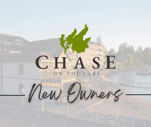 eine Stadt am See neues Logo der Eigentümer in der Unterkunft Chase On The Lake in Walker