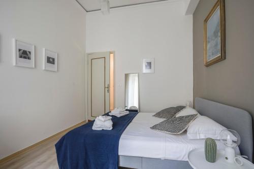 a bedroom with a bed with a blue blanket at Synagogue Suite-Hosted by Sweetstay in Florence