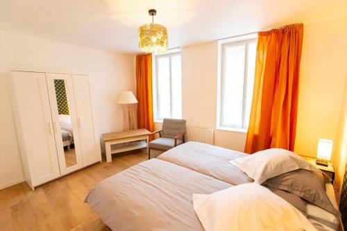 Postel nebo postele na pokoji v ubytování Gîte d'Artagnan 3 chambres