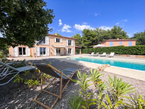 The swimming pool at or close to Villa "Le Sortilège" vue panoramique et piscine