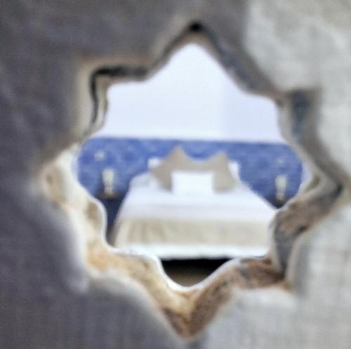 a view of a building through a hole in a wooden table at Loft del Capataz in San Fernando