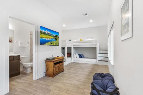 a white room with a bathroom with a sink and a toilet at Canary Lakehouse in Canyon Lake