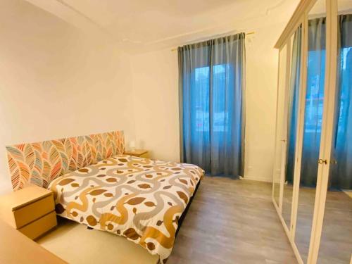 A bed or beds in a room at Appartamento vicino Ponte Milvio, park gratuito
