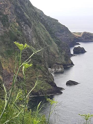 a view of the ocean from a mountain at Casa vicente in Santa Cruz das Flores