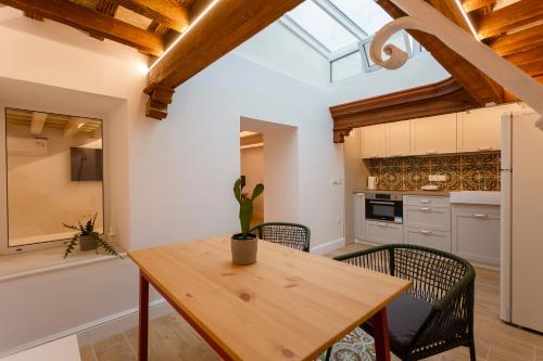 Estudio Amor BRUJO by Cadiz4Rentals