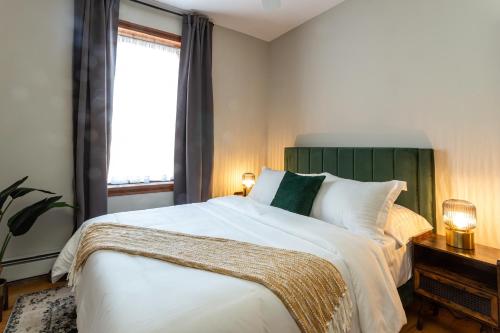 Ένα ή περισσότερα κρεβάτια σε δωμάτιο στο Spacious Stay near Yale in Downtown New Haven