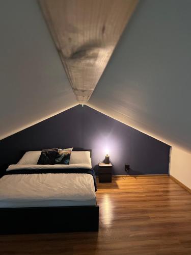 Un pat sau paturi într-o cameră la Jeżówka