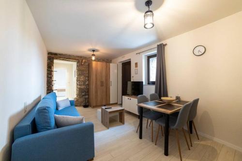 TV a/nebo společenská místnost v ubytování Lithic Suites