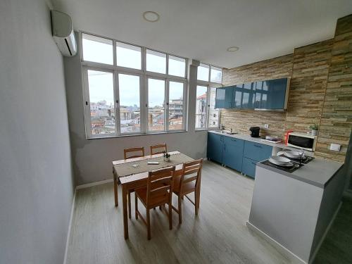Dapur atau dapur kecil di Bolhão Apartment