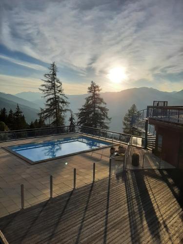 RESIDENCE LE RUITOR Duplex dernier étage vue panoramique piscine chauffée en été classé 4 Cristaux Paradiski