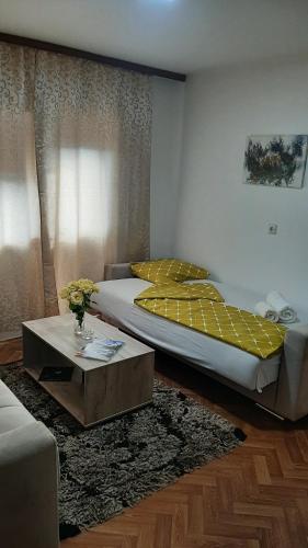 Una cama o camas en una habitación de Apartman Andrić