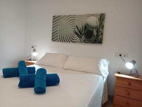 サンタ・ポラにあるAltos del Marのベッドルーム1室(青い動物のベッド1台付)