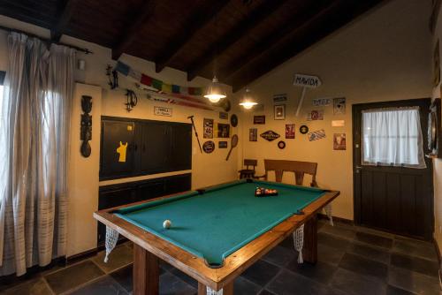 a room with a pool table and a tv at Posada Mawida in Maipú