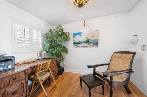 a home office with a desk and two chairs at The Golden Alligator 2 - 3 beds 1 bath Palm Beach Regency style, near everything in West Palm Beach