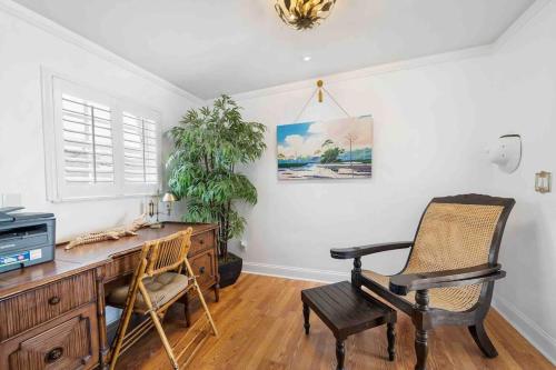 a home office with a desk and two chairs at The Golden Alligator 2 - 3 beds 1 bath Palm Beach Regency style, near everything in West Palm Beach
