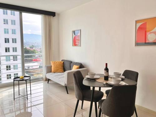 Executive Condo - 1008 - Pool, WiFi, Gym