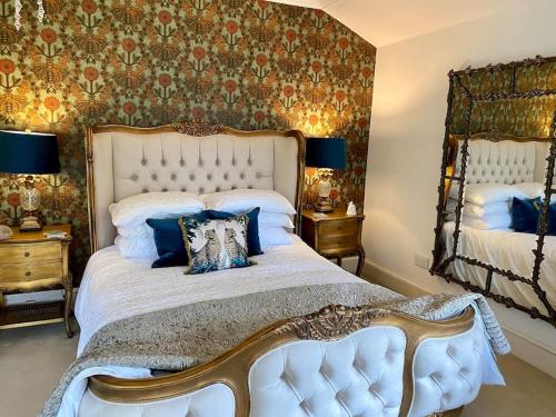 Gallery image of Luxury Scottish Manor house + jacuzzi + bbq cabin + helipad in Maybole