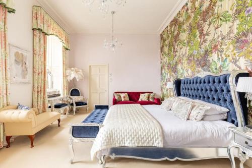 Gallery image of Luxury Scottish Manor house + jacuzzi + bbq cabin + helipad in Maybole