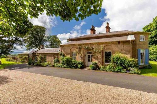 Gallery image of Luxury Scottish Manor house + jacuzzi + bbq cabin + helipad in Maybole