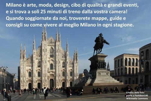 a picture of a statue in front of a building at Notte di Note - home hospitality in Busto Arsizio