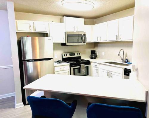 Kuchyňa alebo kuchynka v ubytovaní ATL Entire Apartment: 10 MIN to Everything!