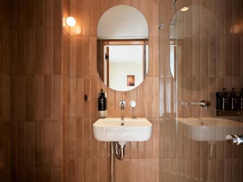a bathroom with a sink and a mirror at Oxford House in Sydney