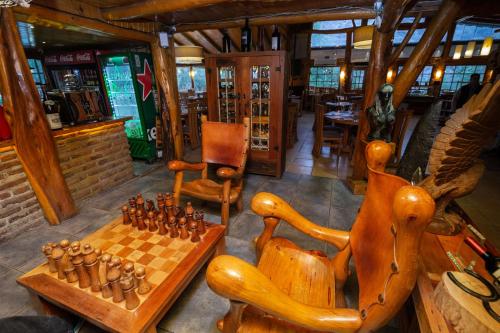 a room with a chessboard on a wooden table at Santuario del Río in San José de Maipo
