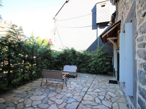 Charmant T2 au Mont-Dore, 38m², proche thermes, terrasse et wifi, résidence calme, parking à proximité - FR-1-608-252