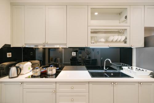 Η κουζίνα ή μικρή κουζίνα στο Shendo Vinhomes Metropolis