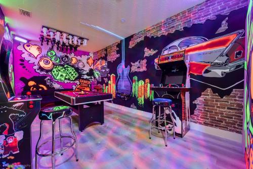a room with a wall covered in graffiti at Flamingo's Resort 5 Bdrooms Gameroom Heated Pool in Miami