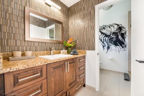 a bathroom with a sink and a mirror at Flamingo's Resort in Miami