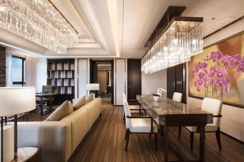 a living room with a couch and a table at Hotel Valletta in Jiaoxi