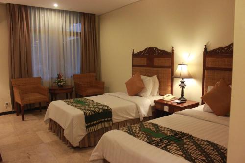 Katil atau katil-katil dalam bilik di Kusuma Sahid Prince Hotel Solo