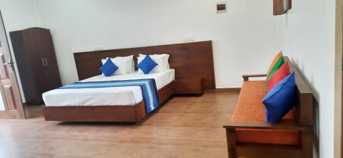 Postel nebo postele na pokoji v ubytování Hemalie Resort Mirissa
