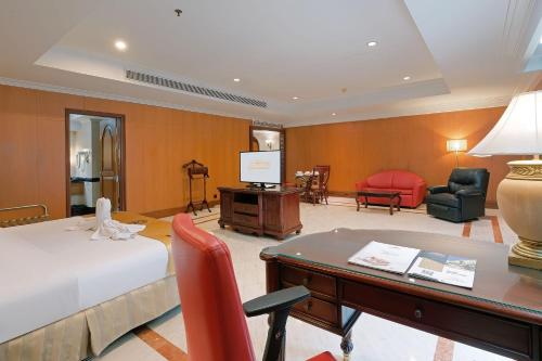 Sunlake Waterfront Resort & Conventionにあるテレビまたはエンターテインメントセンター