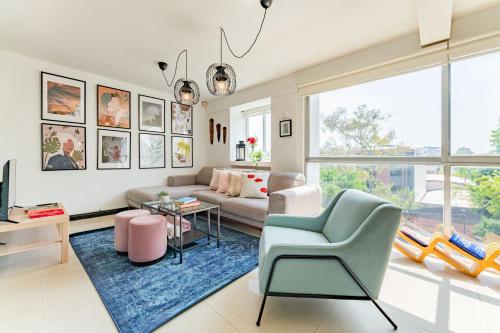 a living room with a couch and a table at NEW Great Stay in Roma 24-7 Security in Mexico City