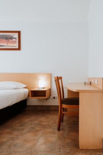 Postel nebo postele na pokoji v ubytování Hedland Hotel