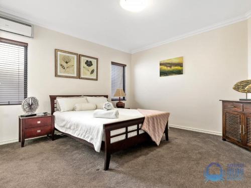 Ліжко або ліжка в номері Canal Escape in Wannanup