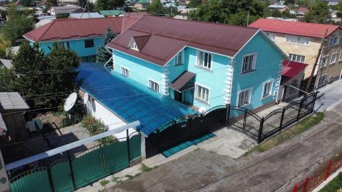 Bazén v ubytování Guesthouse Alakol nebo v jeho okolí