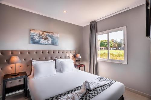 a bedroom with a bed and a window at Daria- Authentic Israeli Experience in Samra