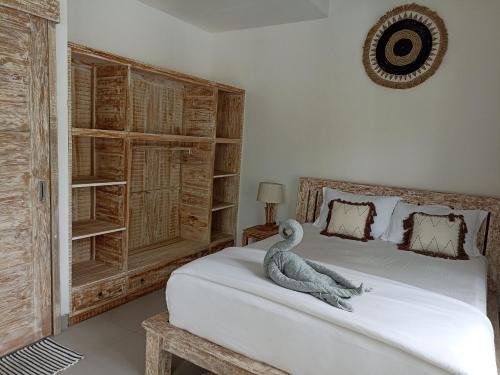 a bedroom with a bird statue sitting on a bed at Villa Of Course x Kerobokan x Canggu x Seminyak in Kerobokan