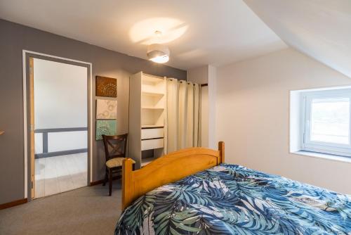Llit o llits en una habitació de Les Choucas - Maison pour 9 avec terrasse