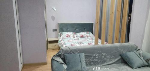 Giường trong phòng chung tại GoldenPirshaghi