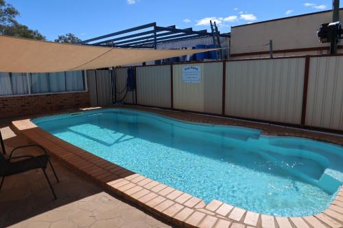 Piscina a Charleville Waltzing Matilda Motor Inn o a prop