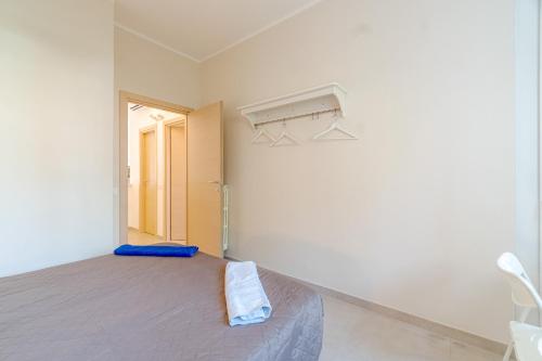 a white room with a bed and a window at Asti Comfy Apartment - Private Parking! in Asti