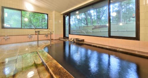 a room with a pool of water in the floor at Kotobuki in Yamanouchi