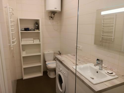 Ένα μπάνιο στο Apartments Bis House